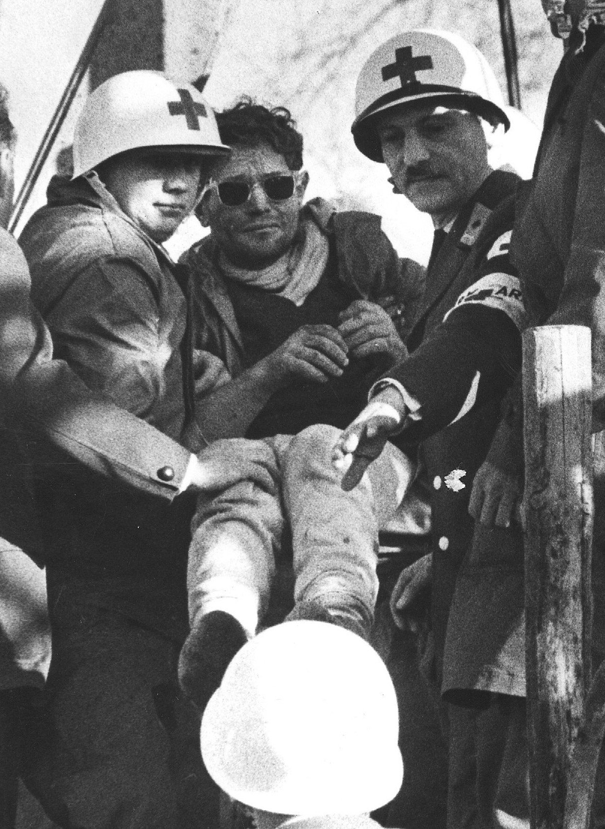 Rettung eines Bergmanns aus dem Schacht Mathilde. 