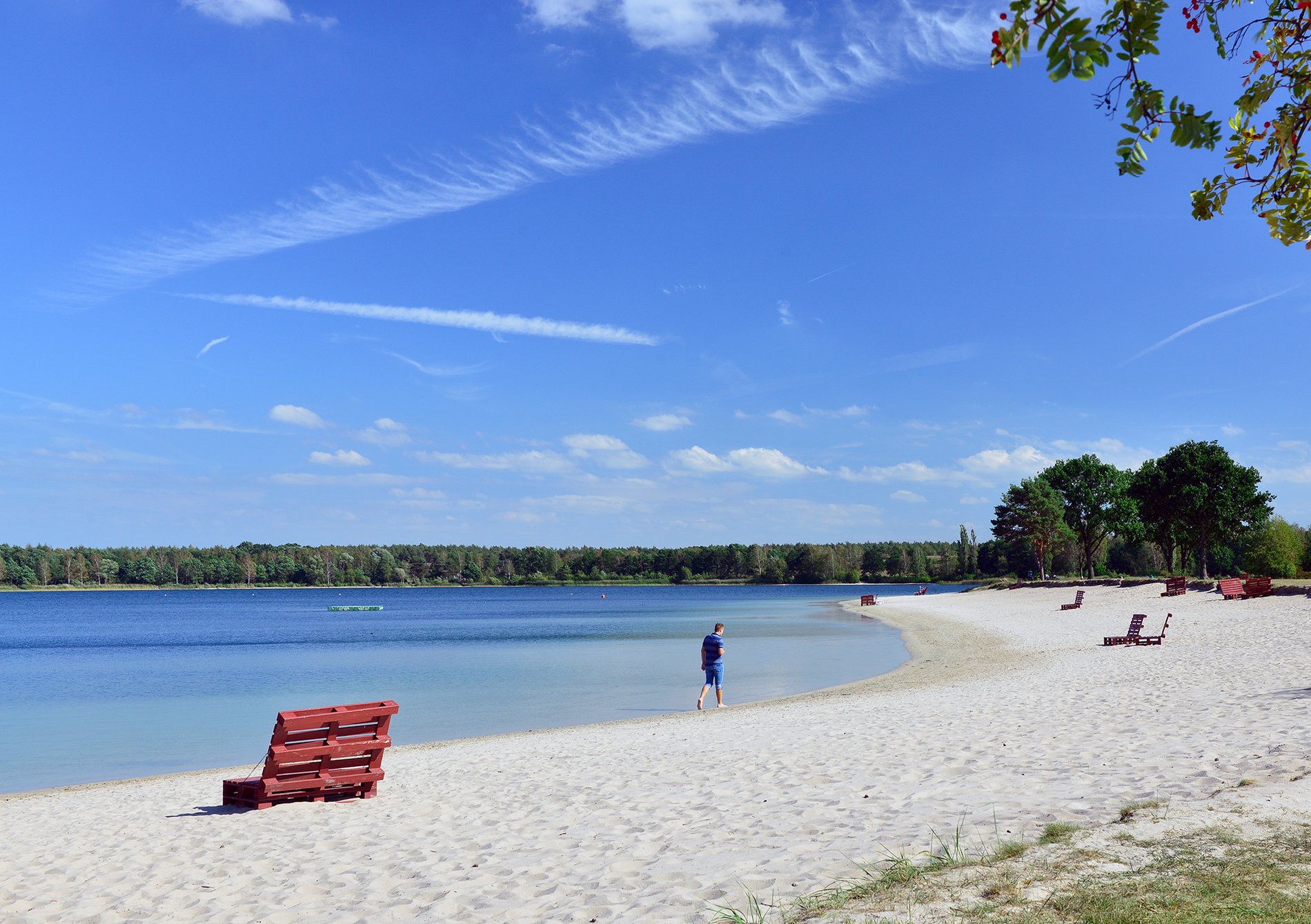 Der Tankumsee lädt zu einem Strandspaziergang ein. 