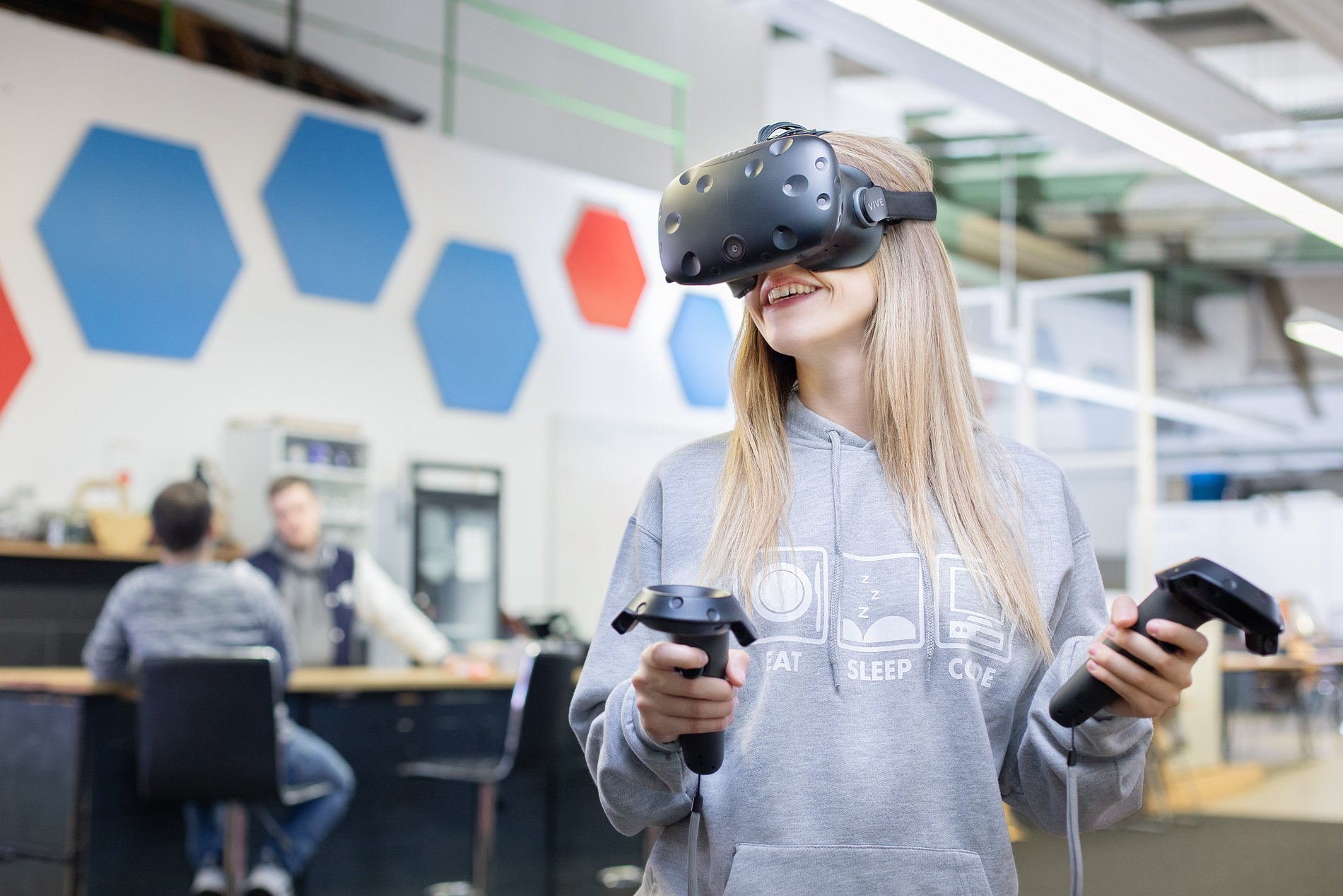 Im Protohaus können Interessierte beispielsweise mit VR (Virtual Reality) Anwendungen experimentieren.